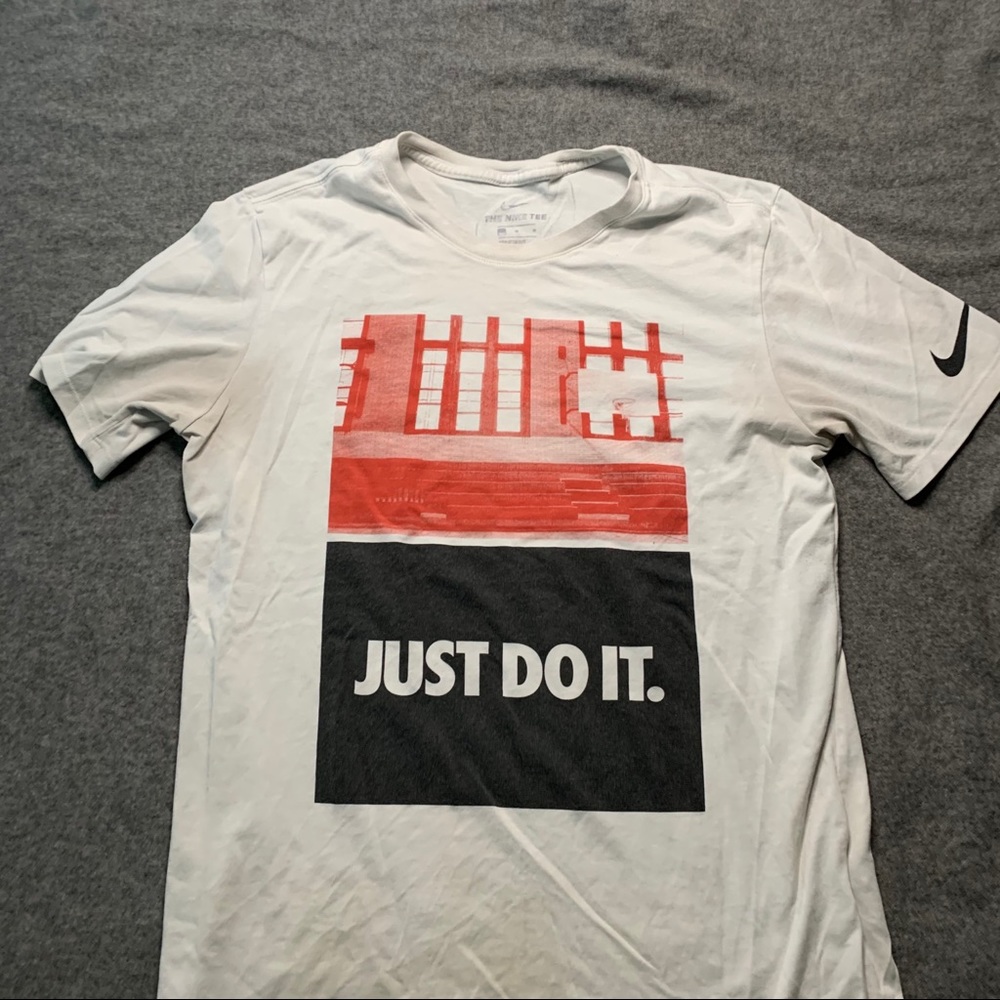 NIKE T-shirt